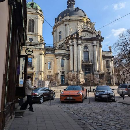 V.I.P Apartments Dominikanos Lviv Eksteriør bilde
