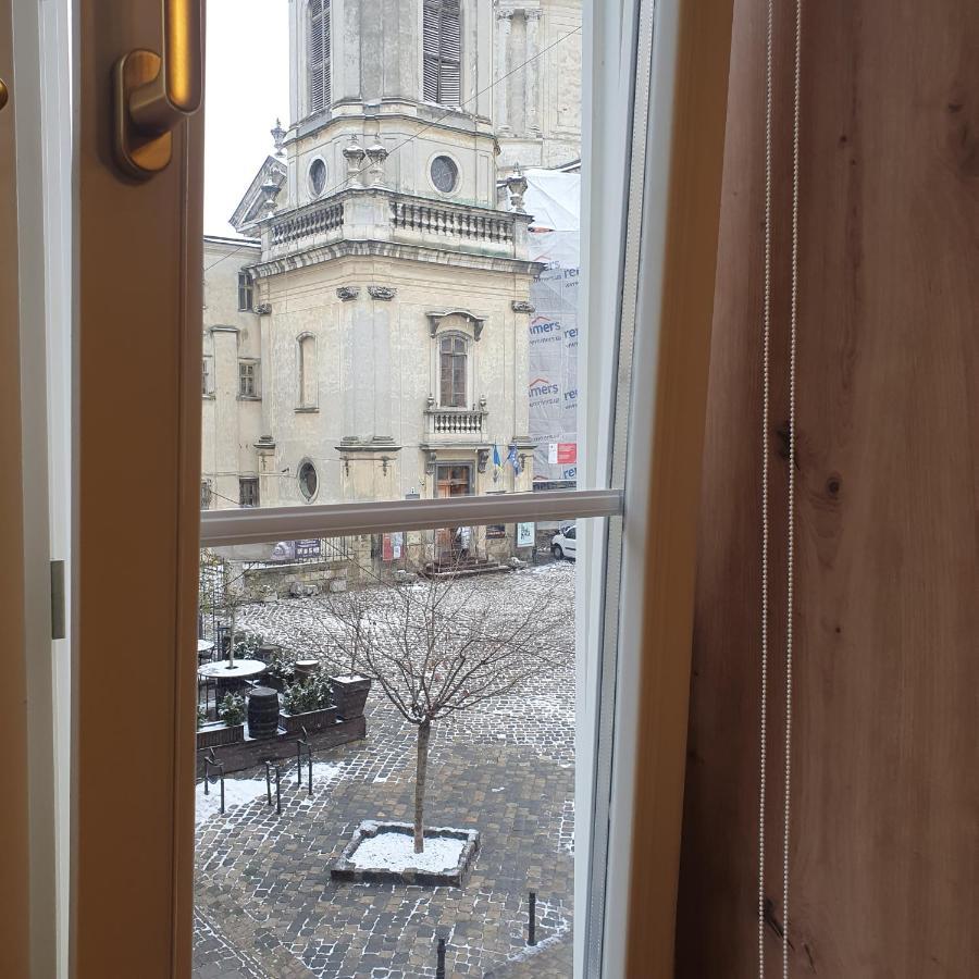 V.I.P Apartments Dominikanos Lviv Eksteriør bilde
