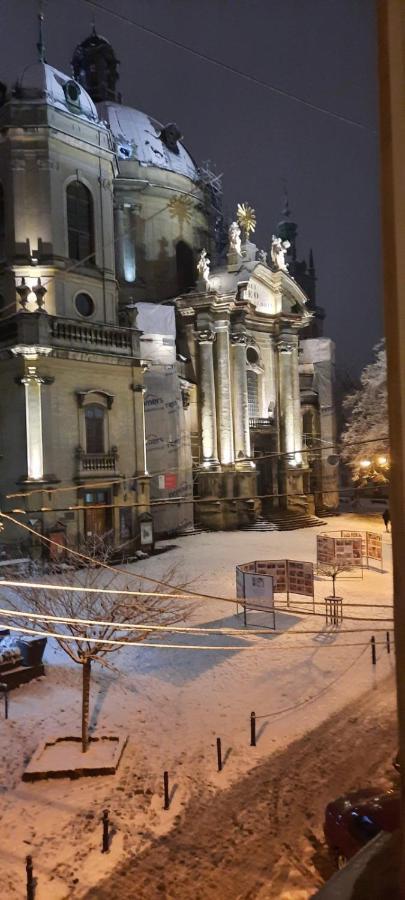 V.I.P Apartments Dominikanos Lviv Eksteriør bilde
