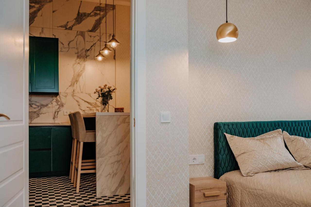 V.I.P Apartments Dominikanos Lviv Eksteriør bilde