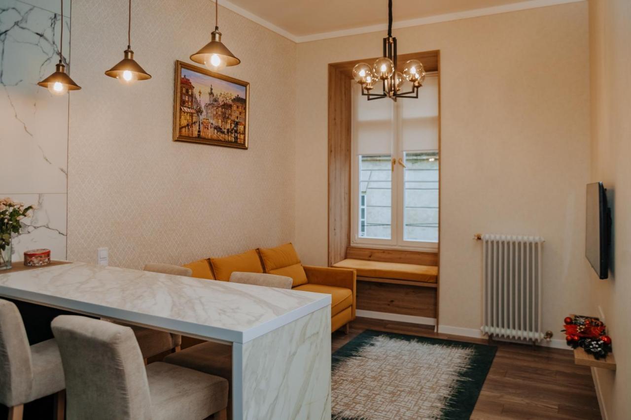 V.I.P Apartments Dominikanos Lviv Eksteriør bilde