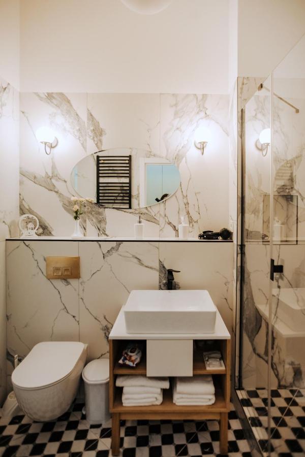 V.I.P Apartments Dominikanos Lviv Eksteriør bilde