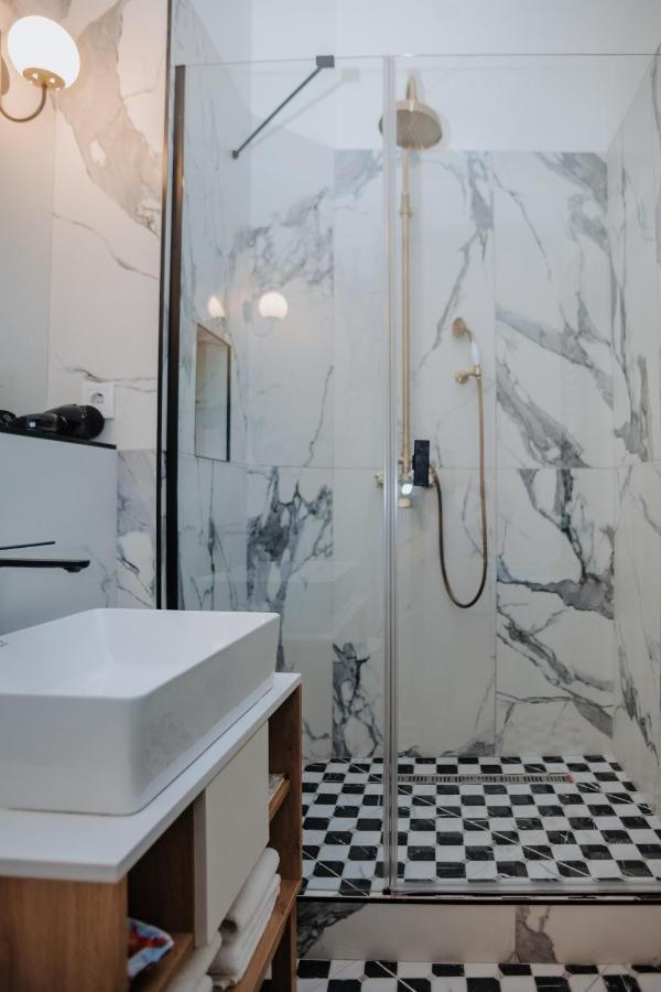 V.I.P Apartments Dominikanos Lviv Eksteriør bilde