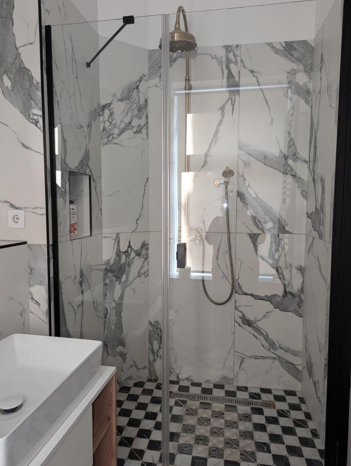 V.I.P Apartments Dominikanos Lviv Eksteriør bilde
