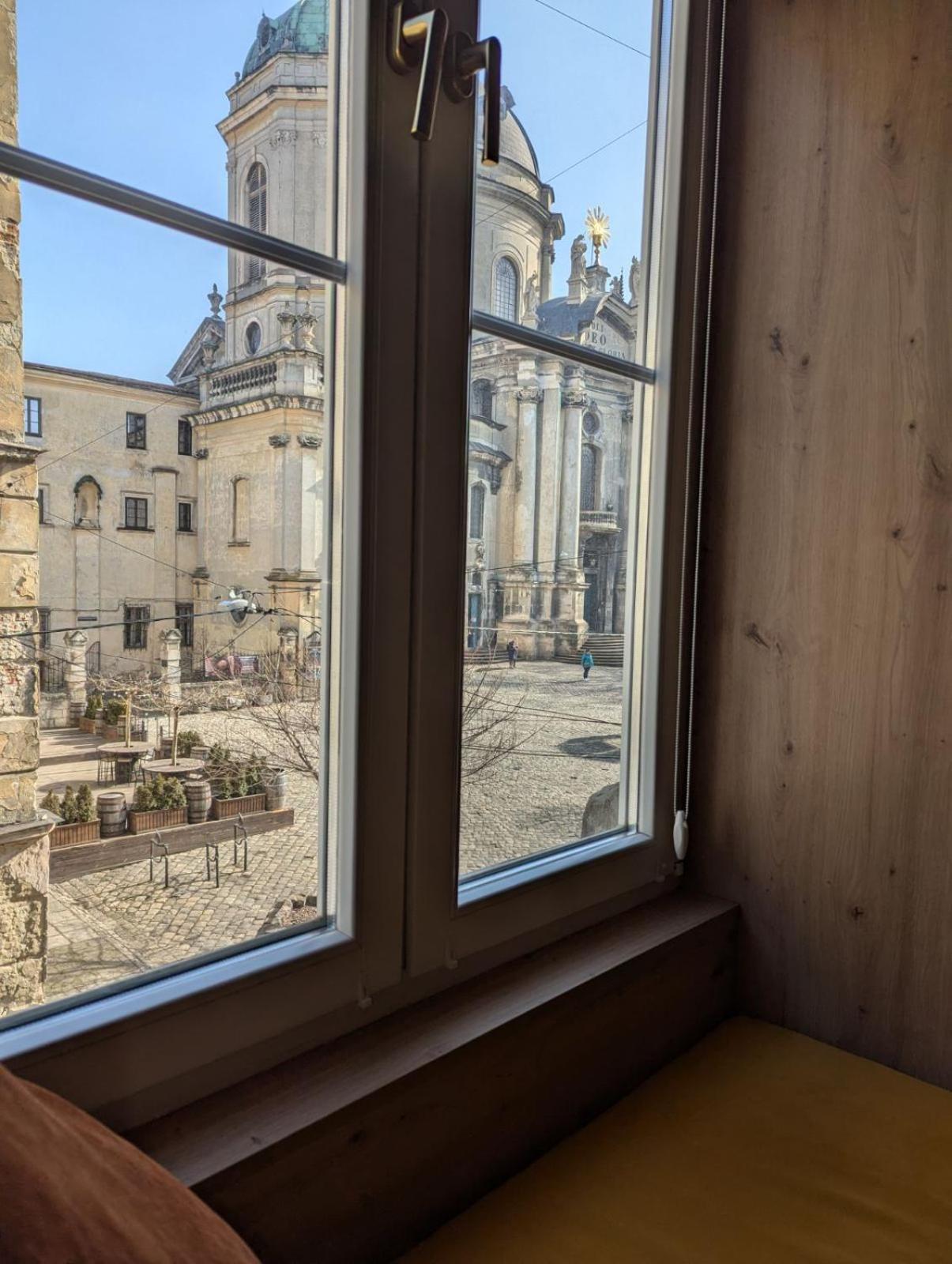 V.I.P Apartments Dominikanos Lviv Eksteriør bilde